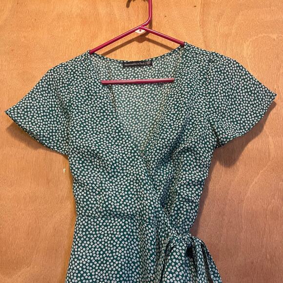 Abercrombie Wrap Dress Women’s XXS Green Floral Flutter Sleeve Boho Resort Beach - Picture 4 of 9